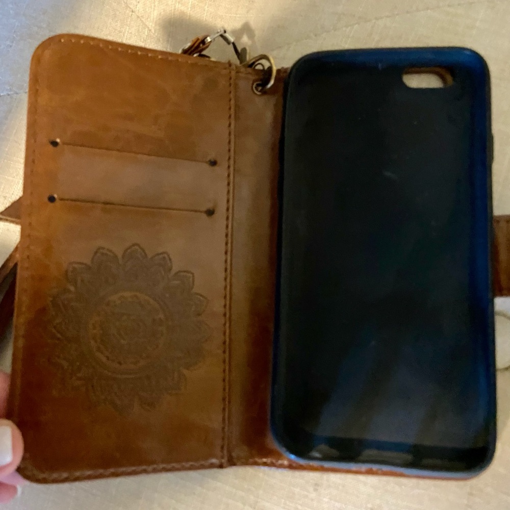 Cute little boho iPhone 11 cellphone/wallet. Like new!